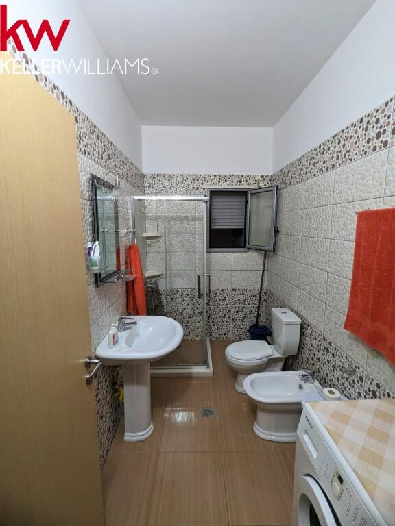 Shitet apartament 2+1 Vlore Lungomare