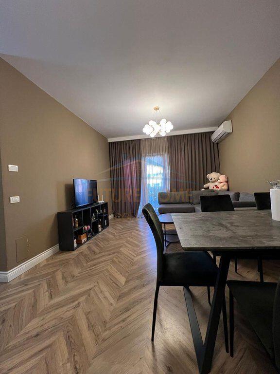 Shitet , Apartament 2+1+2 ,Green City,Tirane. Cmimi 225.000 Euro