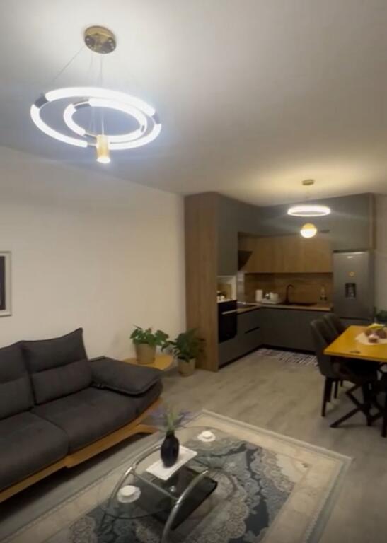 Shitet Apartament 2+1 në Univers City, pranë QTU .