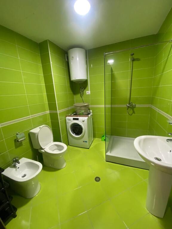 Jepet Me Qera Apartament 2+1+2 Tualete + 1 Ballkon