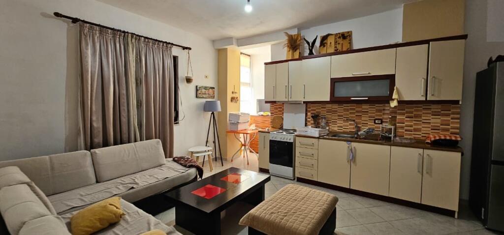 🏖 Shitet apartament 1+1, 59 m², i arreduar, vetëm 200 m nga deti – Mali i Robit, pranë Resort Kolaveri!