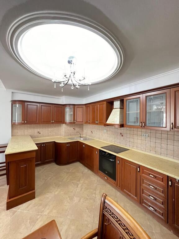 Apartament 2+1+P me qera, Bulevardi Zogu I.