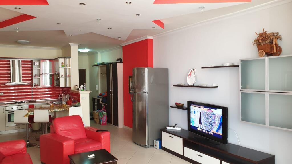 Shitet Apartament 2+1+2 me pamje anesore deti ne Lungomare Vlore