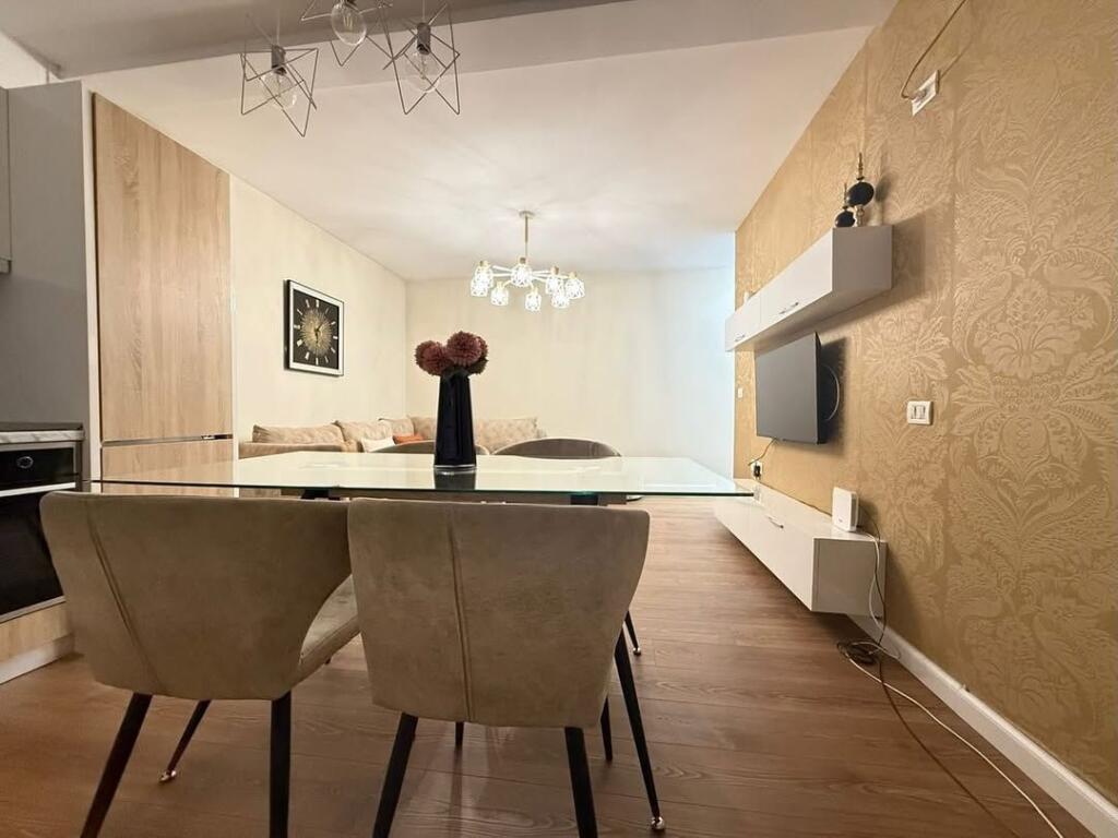 PETRO NINI (perballe):  Shesim 2+1 (adoptuar ne 3+1)  