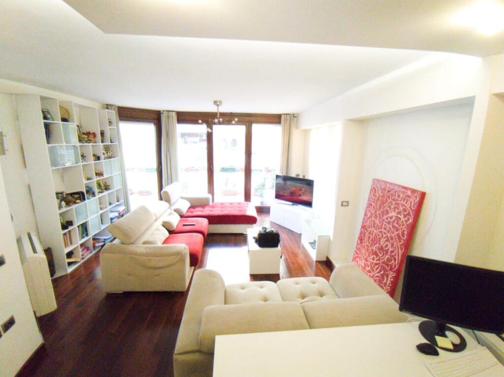 VENDESI APPARTAMENTO 3+1+2 A TIRANA VICINO AL GIARDINO BOTANICO