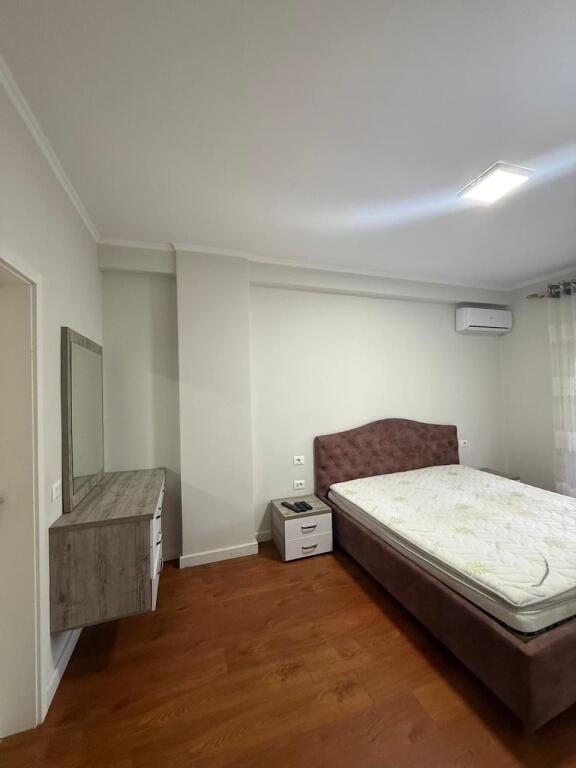 Jepet Me Qera Apartament 2+1+1 Ballkon