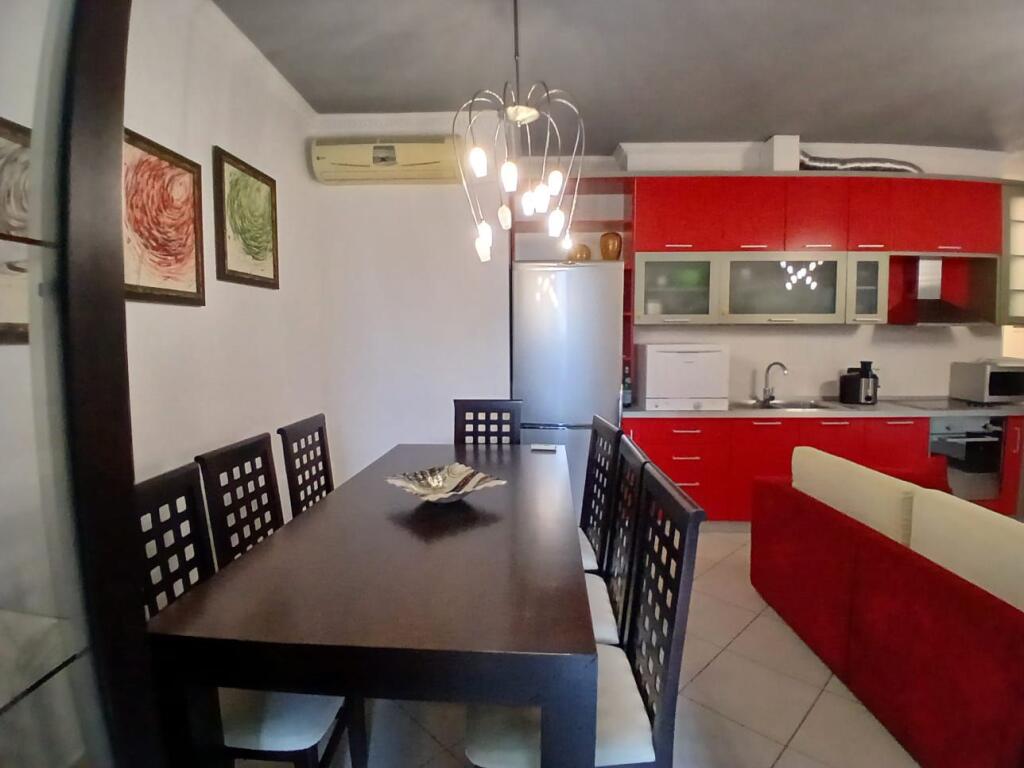 Jepet Me Qera Apartament 2+1+1 Ballkon