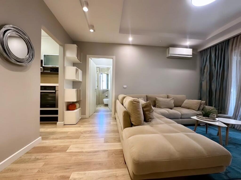 Myslym Shyri  🔺️ Japim me qira apartament me garazhd:  2+1+ballkon