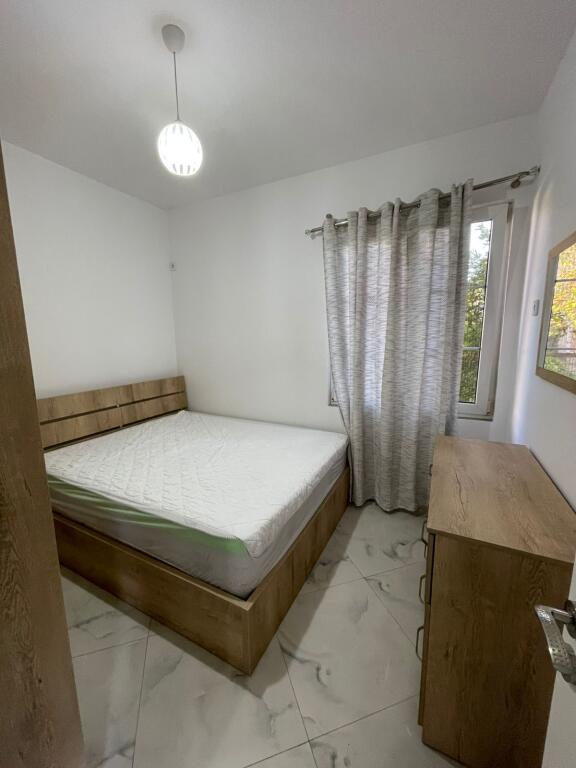 KATI 1 I NJE VILE 3 KATESHE 2+1 ME QERA KENETE DURRES