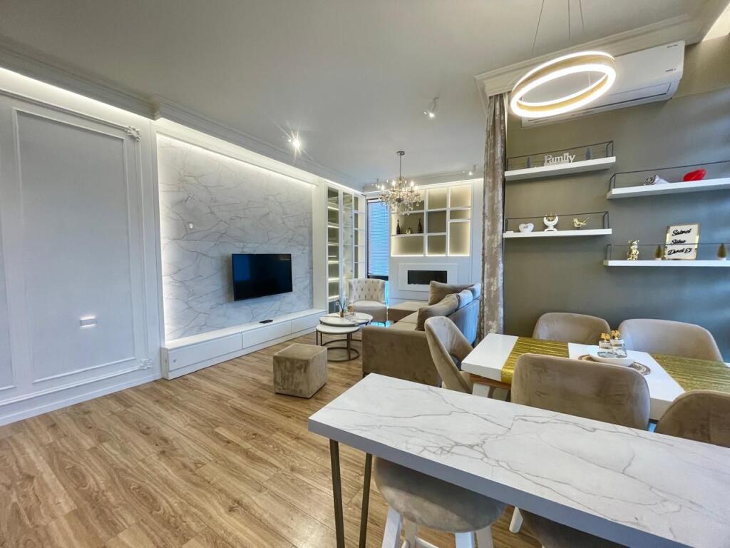 APPARTAMENTO 2+1+2 PIÙ PARCHEGGIO IN AFFITTO A PARK GATE!