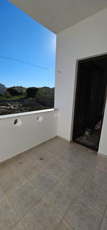 🏖 Shitet apartament 1+1, 59 m², i arreduar, vetëm 200 m nga deti – Mali i Robit, pranë Resort Kolaveri!