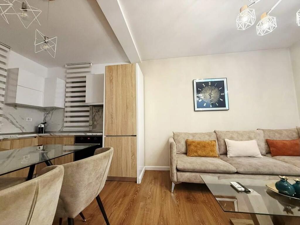 PETRO NINI (perballe):  Shesim 2+1 (adoptuar ne 3+1)  