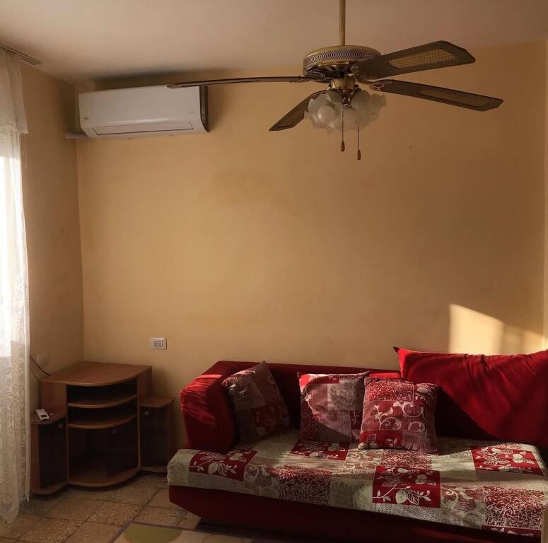 🏠 Jepet Apartament 1+1 me Qera te Ish-Tregu Elektrik, Tiranë