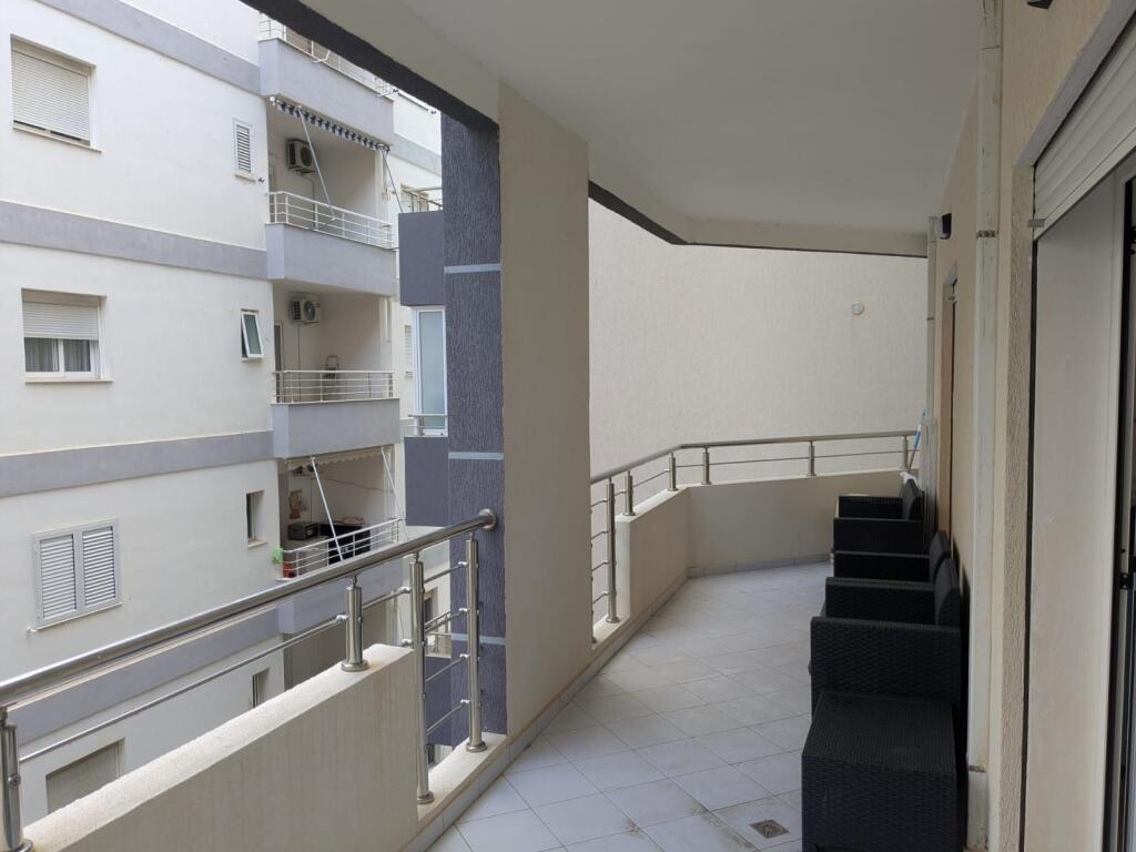 Shitet apartament 2+1 Vlore Lungomare