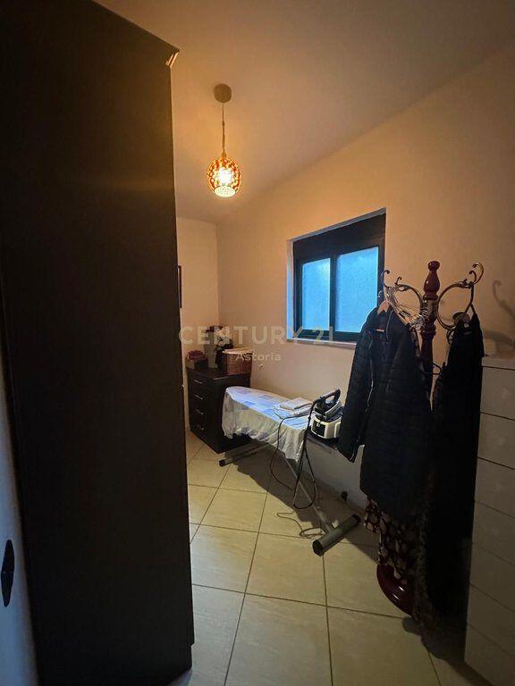 Villa in vendita a Kinostudios, vicino al Grande Anello – Investi in comodità e privacy.