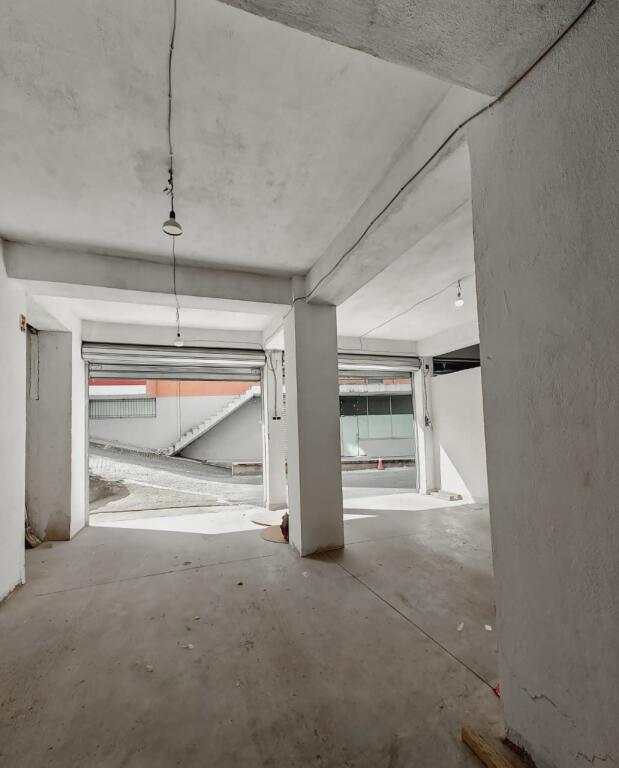 Në Shitje – Njësi Biznesi në Fresk, Tiranë