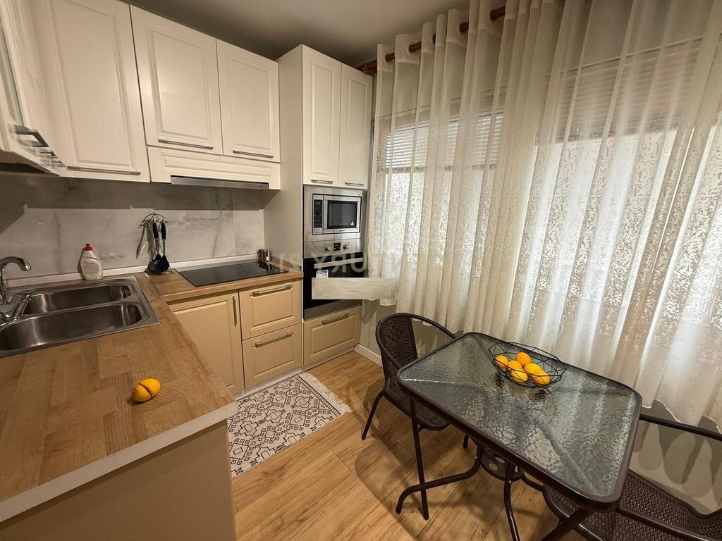 Apartament 2+1 Me Qira prane Ambasades Amerikane