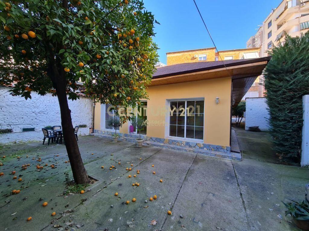 Locale multifunzionale in affitto al mercato Çam