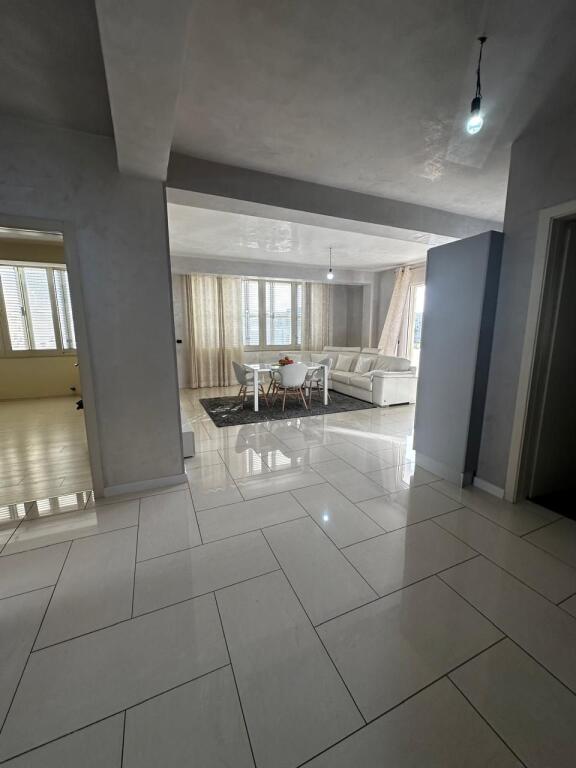 SHITET SUPER APARTAMENT 3+1+2 PRANE STADIUMIT DURRES