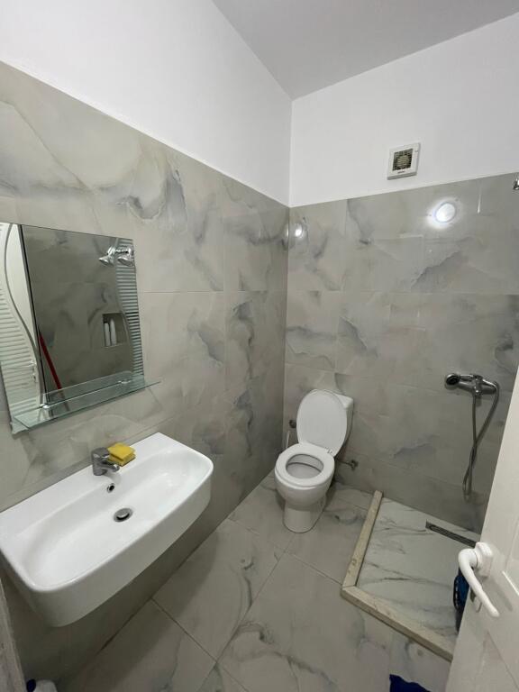 KATI 1 I NJE VILE 3 KATESHE 2+1 ME QERA KENETE DURRES