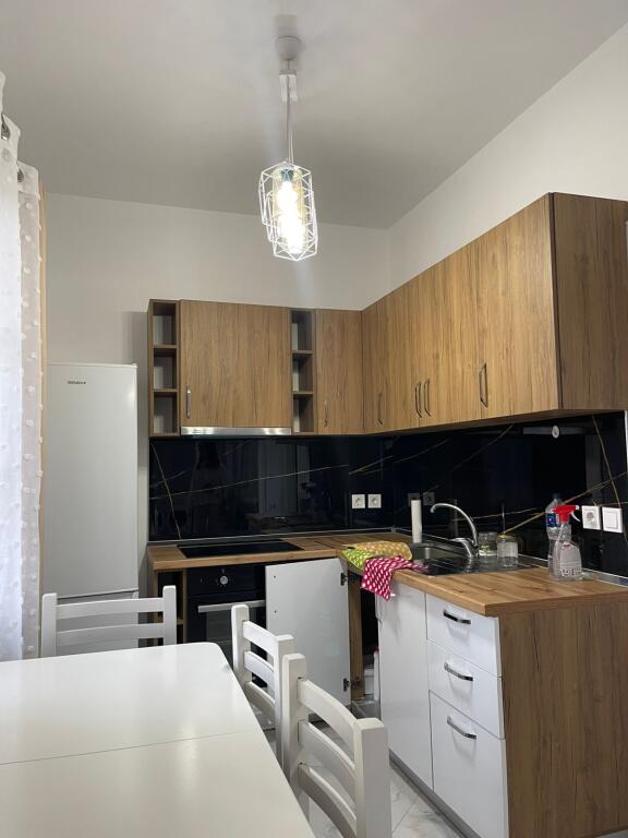 KATI 1 I NJE VILE 3 KATESHE 2+1 ME QERA KENETE DURRES