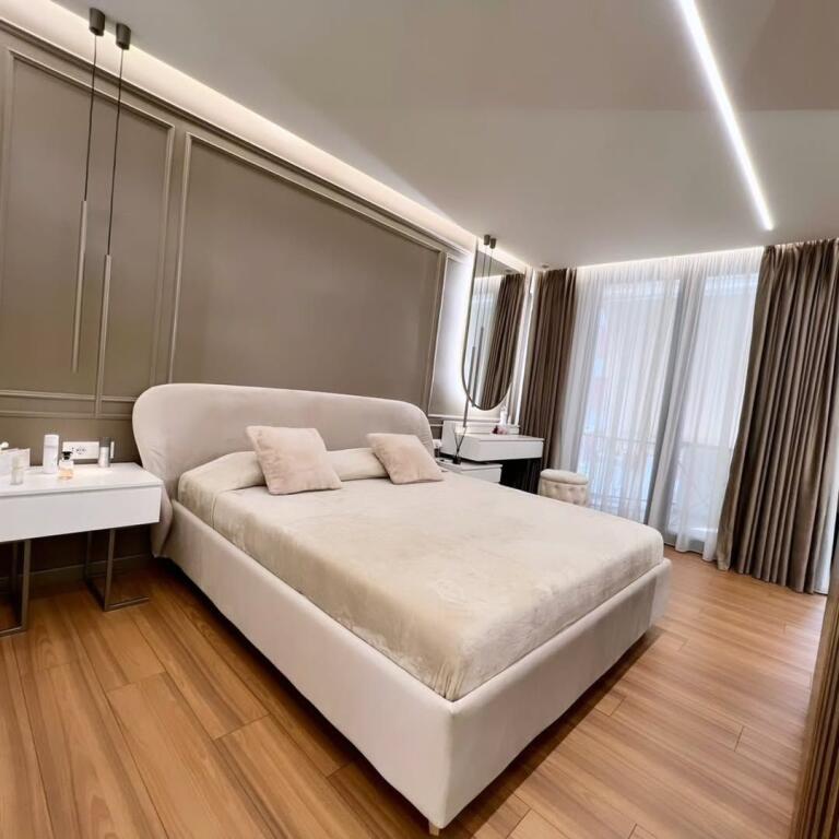 Vicino a Square 21, Polizia Municipale  Vendo super appartamento:  2+1+2 bagni