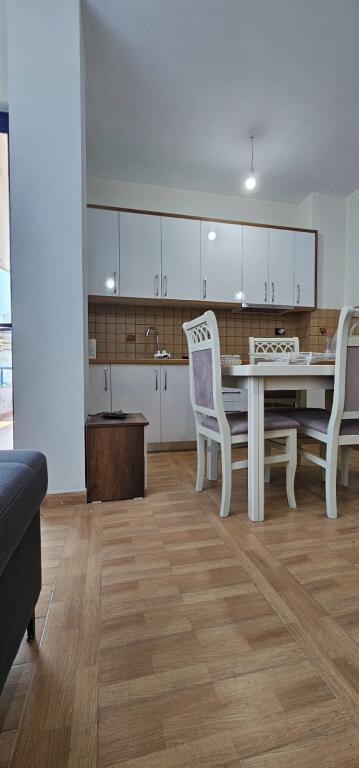 🏖️ Shitet apartament 1+1 me mundesi garazh  – Miami Beach, Golem