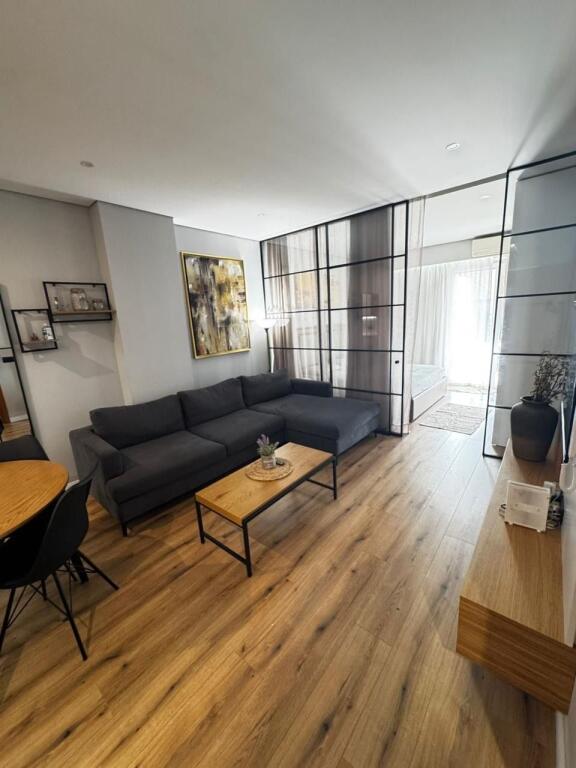 Apartament 2+1,Rruga e Kavajes(Globe)!