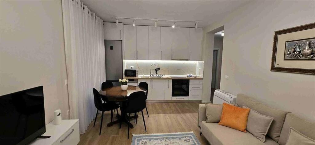 APARTAMENT ME QERA 2+1 MYSLYM SHYRI 82.000 LEKE