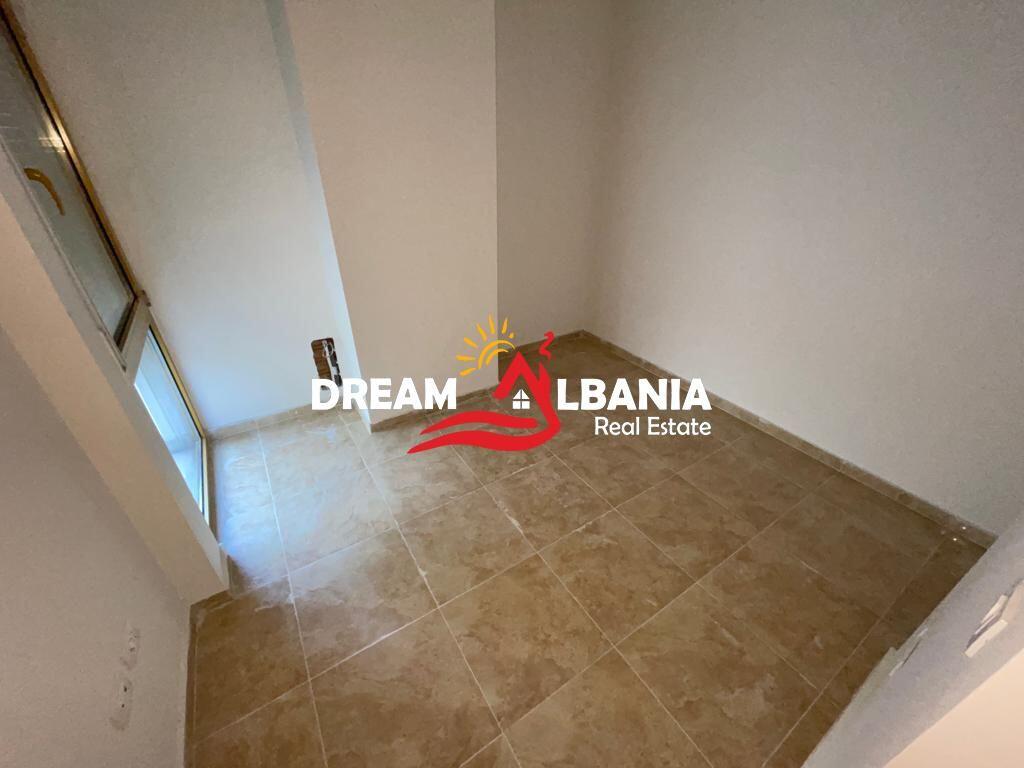 Ufficio in affitto a Bllok vicino a Sky Tower a Tirana (ID 4261775)