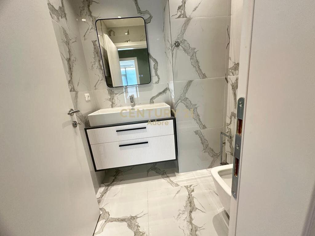 Zyra per Qira tek Lake View! 1,400 € /Muaj