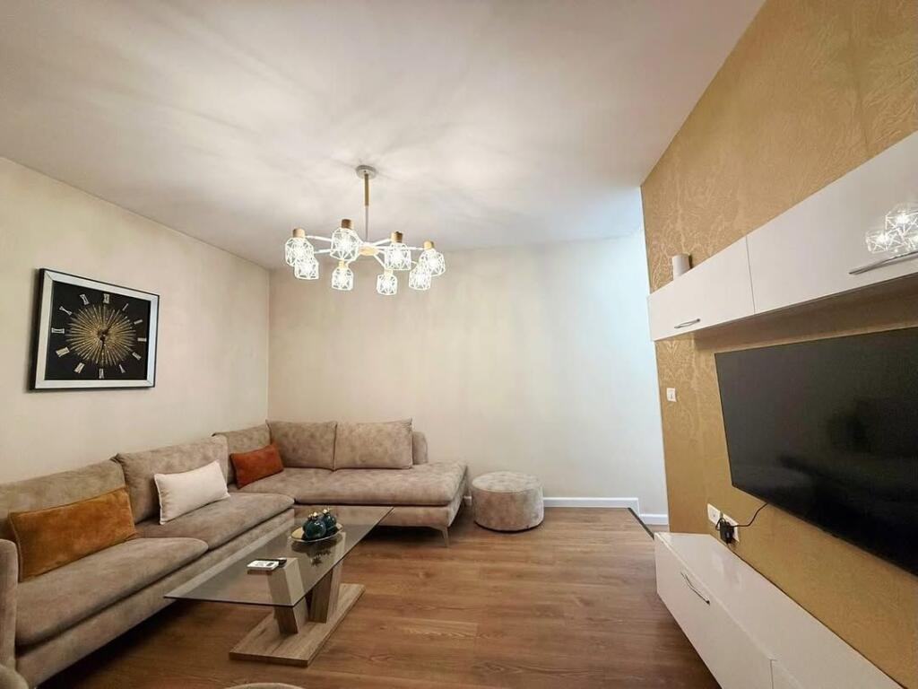 PETRO NINI (perballe):  Shesim 2+1 (adoptuar ne 3+1)  