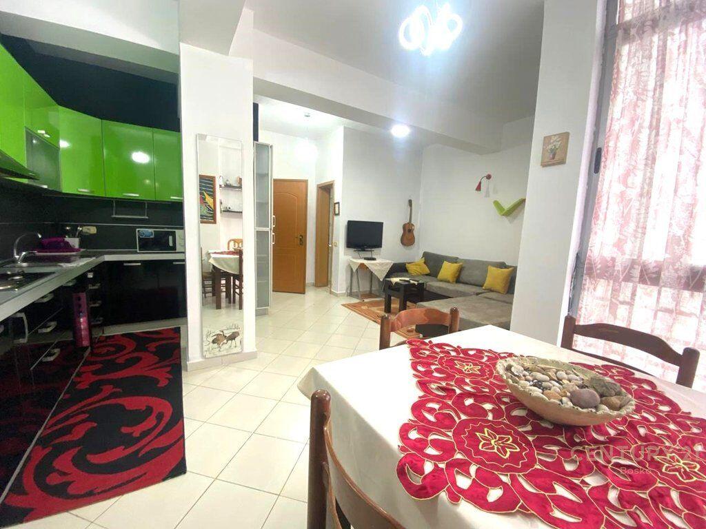 JEPET ME QERA APARTAMENT 1+1 TE RRUGA E KAVAJES
