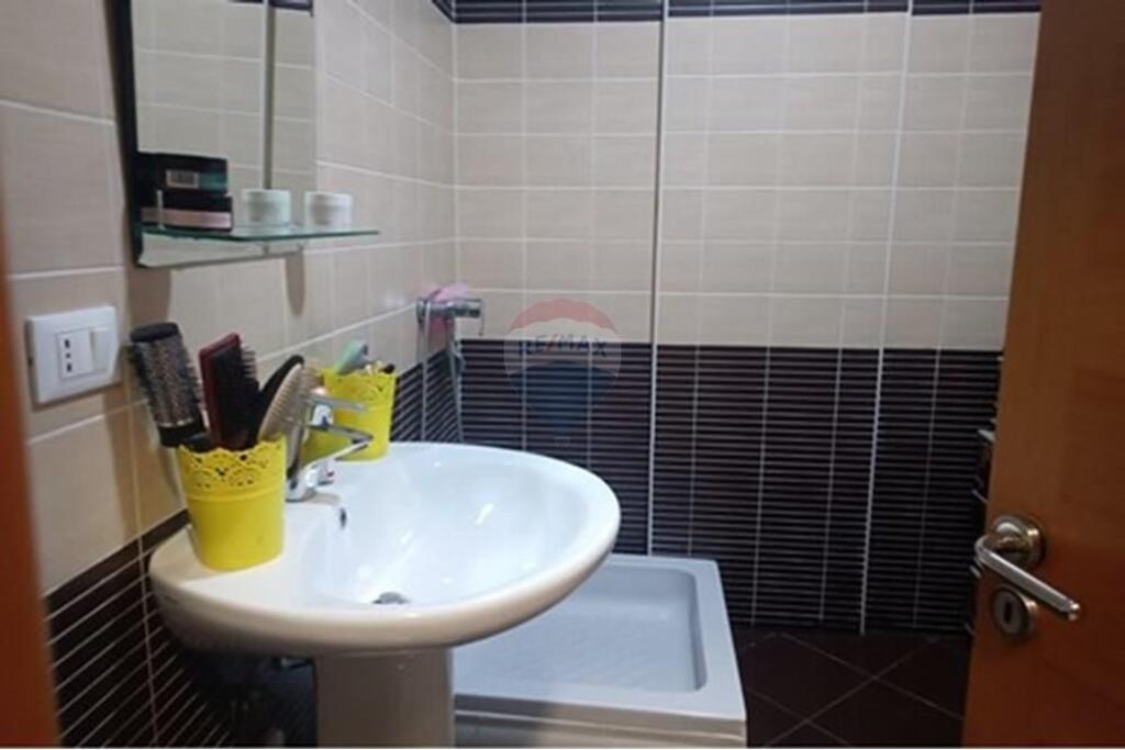 Apartament 2+1+2 ne shitje tek Fresku + post parkimi ne cmim