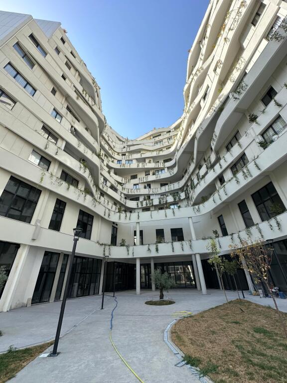 Jepet me qera super apartament 2+1+2 tek Kryqezimi Vasil Shanto/1000 euro
