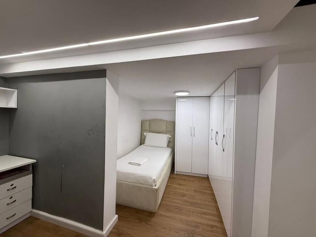 PETRO NINI (perballe):  Shesim 2+1 (adoptuar ne 3+1)  