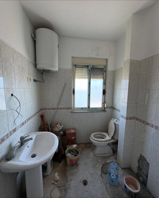 💥Shitet apartament 2+1 tek shetitorja Josif Budo,Kavaje💥