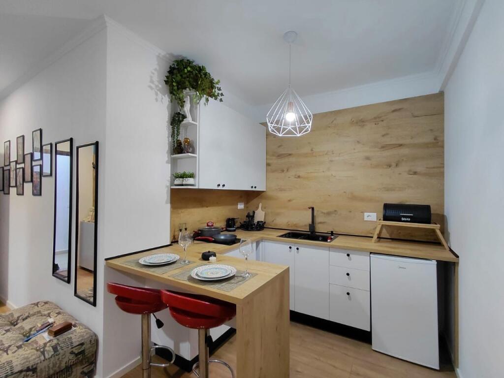 Jepet Me Qera Apartament 1+1+1 Ballkon