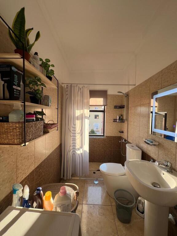 🏡 Shitet Apartament 1+1 – Rruga Myslym Shyri, Tiranë