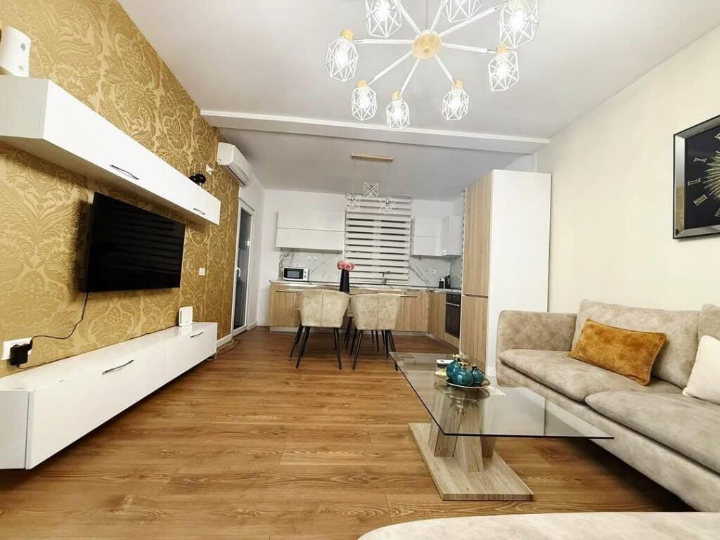 PETRO NINI (perballe):  Shesim 2+1 (adoptuar ne 3+1)  