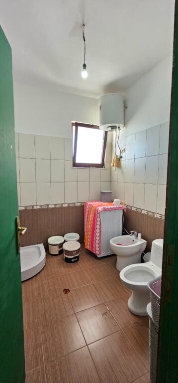 🏖 Shitet apartament 1+1, 59 m², i arreduar, vetëm 200 m nga deti – Mali i Robit, pranë Resort Kolaveri!