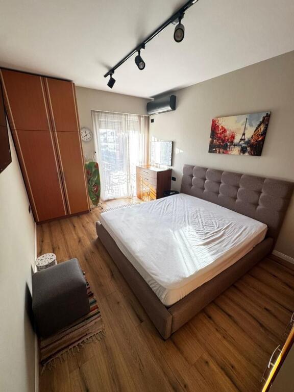 Apartament 2+1,Rruga e Kavajes(Globe)!