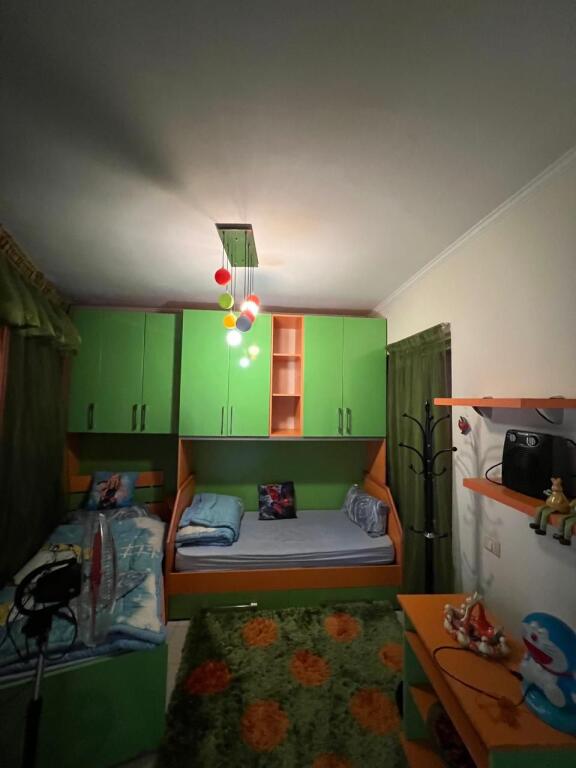 Apartament 2+1 me qira Rruga e Barrikadave.