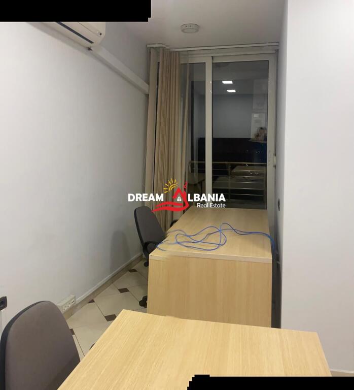 Locale per ufficio in affitto a Bllok vicino a Juvenilies a Tirana (ID 42611269)
