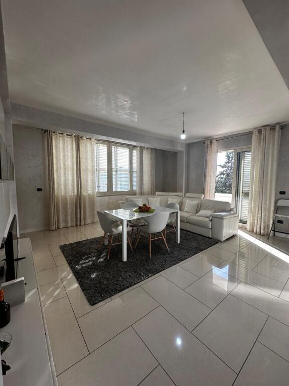 SHITET SUPER APARTAMENT 3+1+2 PRANE STADIUMIT DURRES