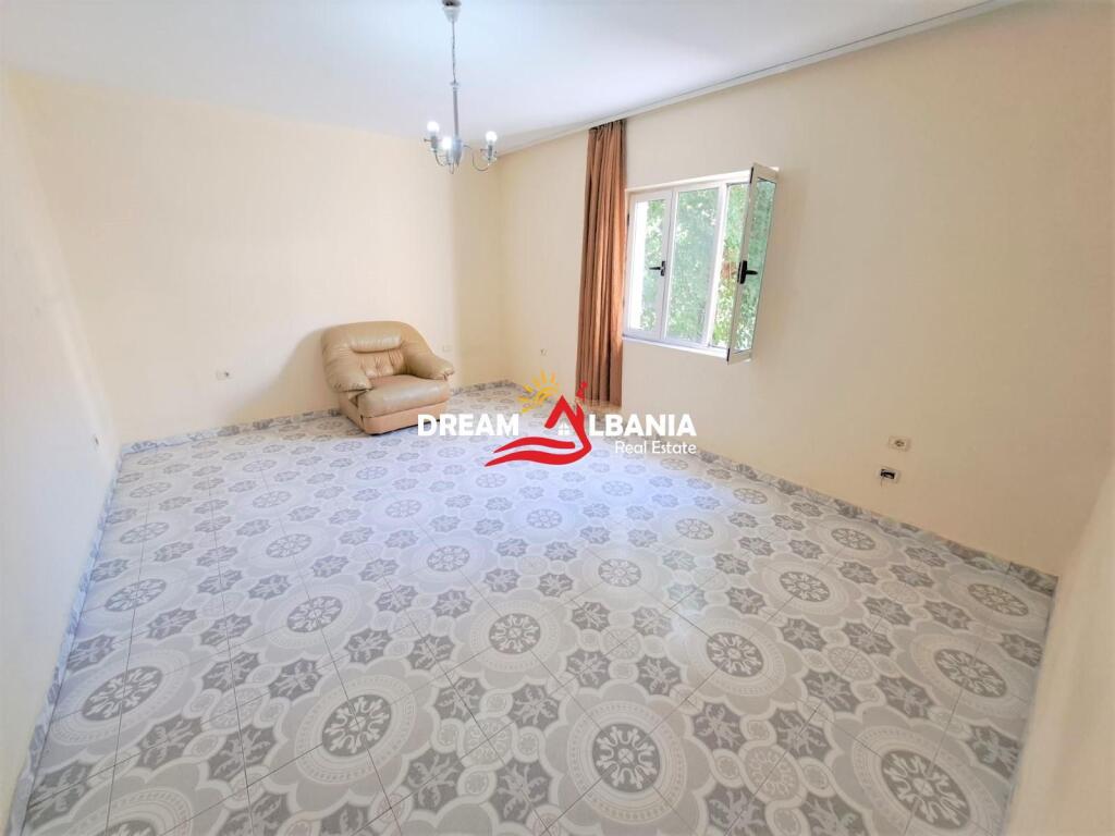 Appartamento 3+1 in vendita vicino al Mercato Elettrico vicino al Museo delle Scienze Naturali a Tirana (ID 4139150)