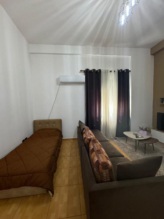 🏢Ne zonen e Rruges se Dibres,prane Viles Gold jepet me qera apartament 1+1,i mobiluar 550Euro