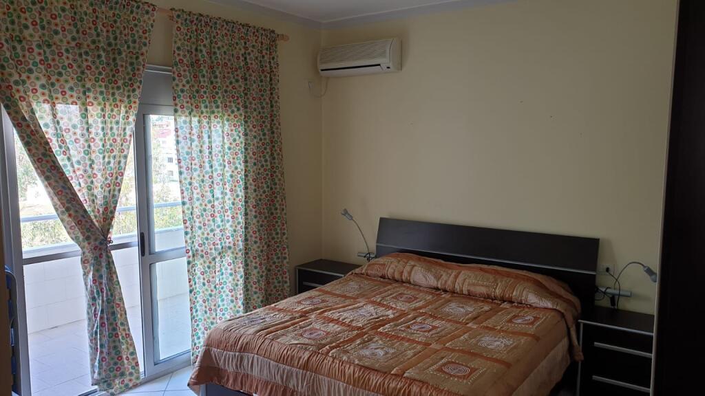 Shitet Apartament 2+1+2 me pamje anesore deti ne Lungomare Vlore