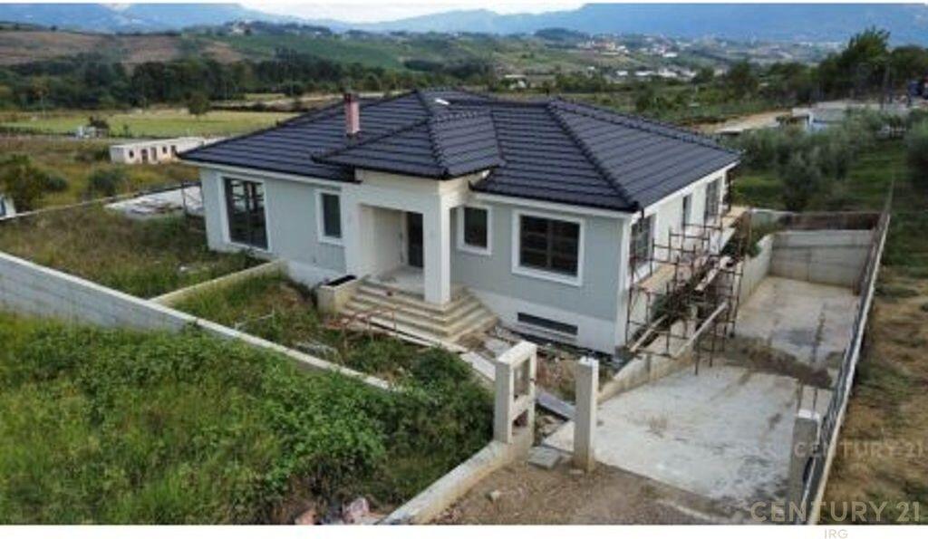 Vile Individuale me Pishine per Shitje ne Farke!