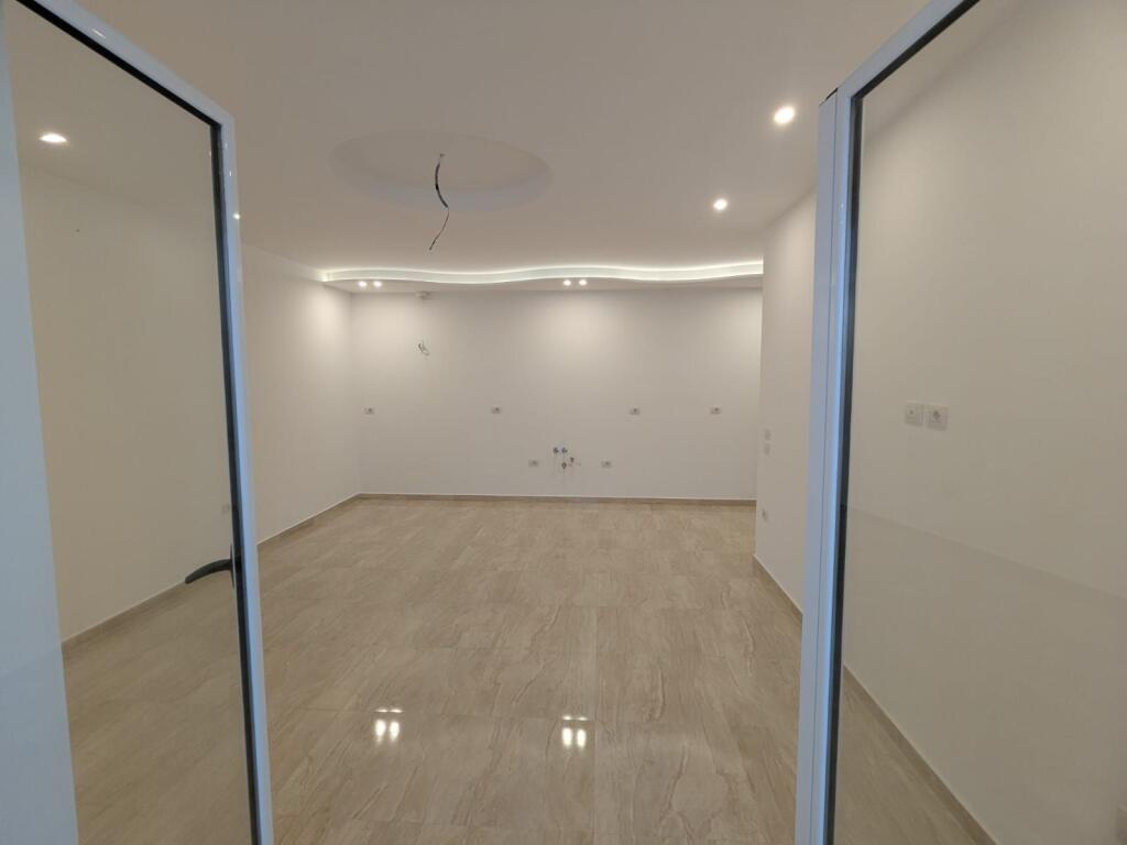 Shitet apartament 2+1 Vlore Lungomare